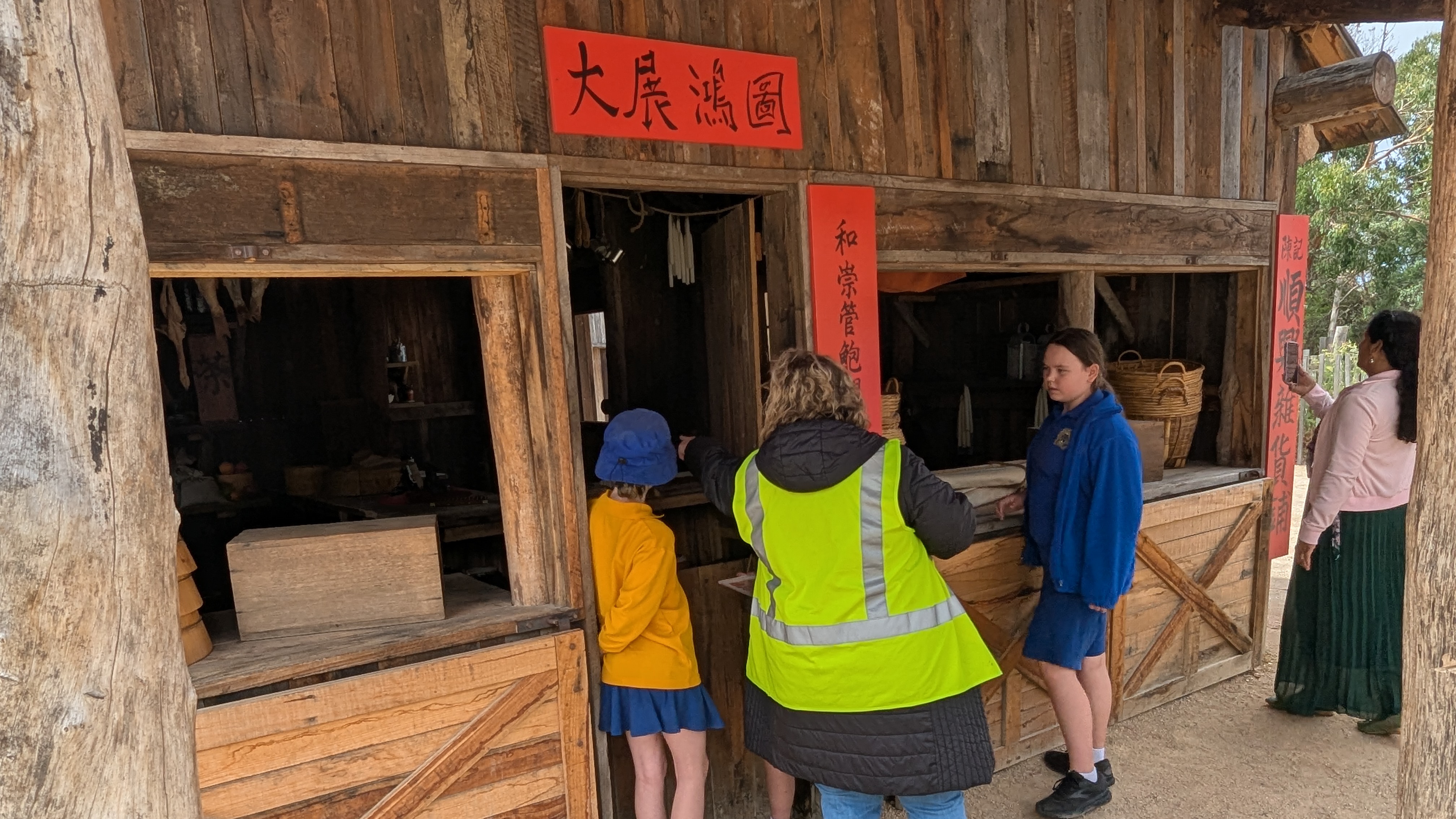 /uploaded_files/media/gallery/1775532686Queuing at the grocery store.jpg